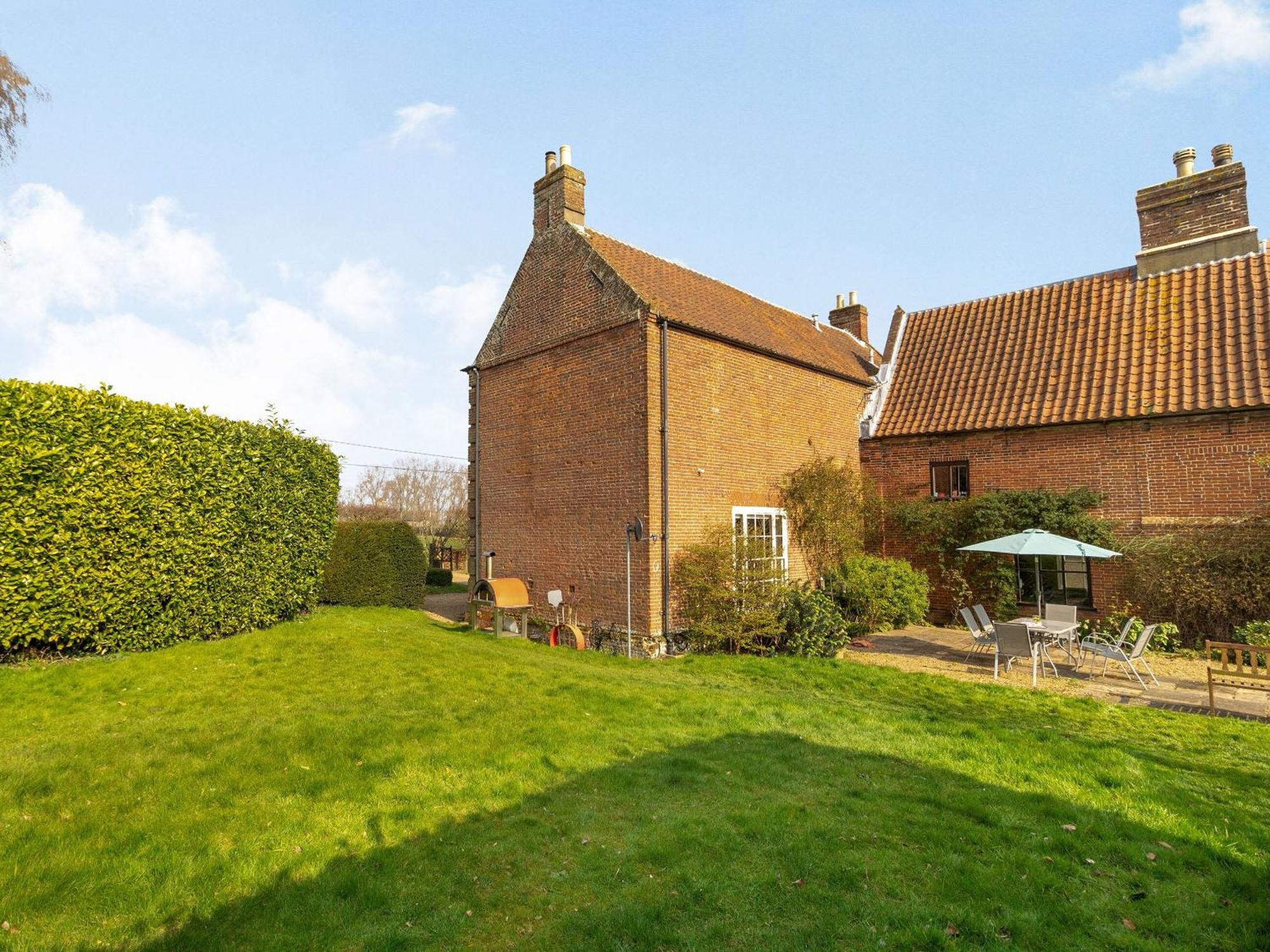 Hemblington Hall Arts And Leisure Ltd South Walsham エクステリア 写真