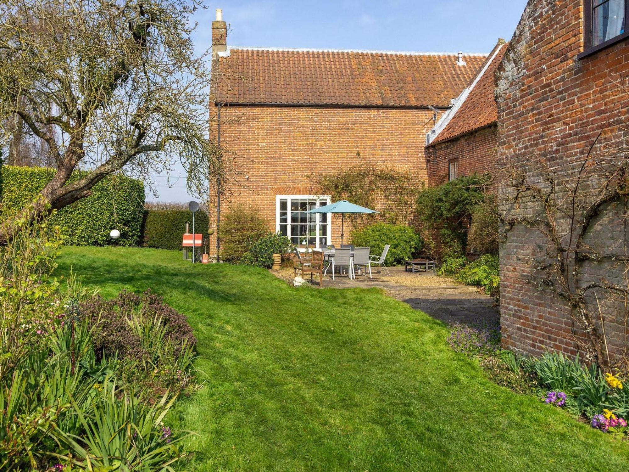 Hemblington Hall Arts And Leisure Ltd South Walsham エクステリア 写真